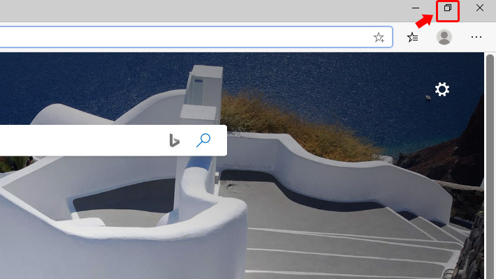 Edgeをパソコンの画面全体で表示（最大化）させている場合には、縮小化しましょう。Edgeの右上にある「縮小化」ボタンをクリックします。