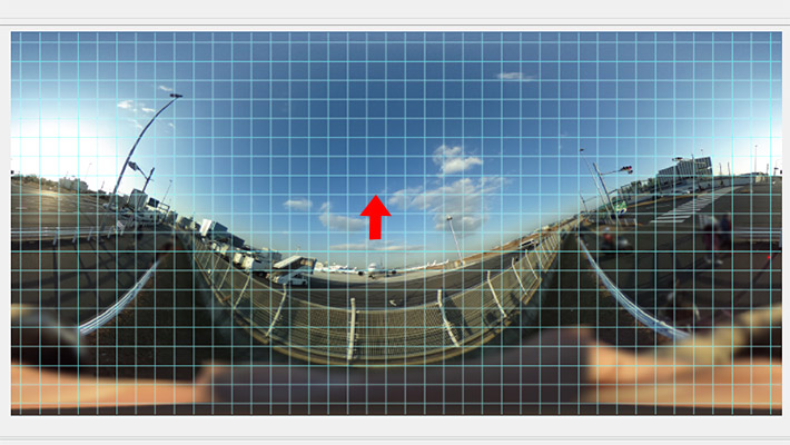 360度写真を矢印のように、マウスでドラッグしてみましょう。すると、他のぐにゃりとしている部分も自動的に水平になるような形に補正されていきます。